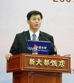 北京首创股份总经理潘文堂在2007年4月6日召开的2007城市水业战略论坛上发言。他的发言主题为“关注公众利益，促进企业长远发展”。