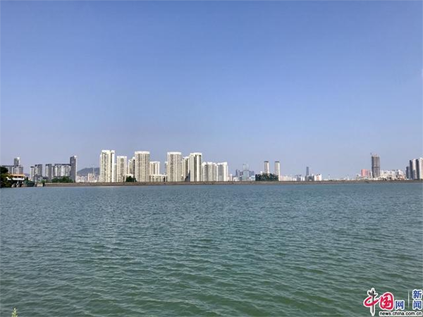 珠海竹仙洞水库，山水秀丽，波光粼粼