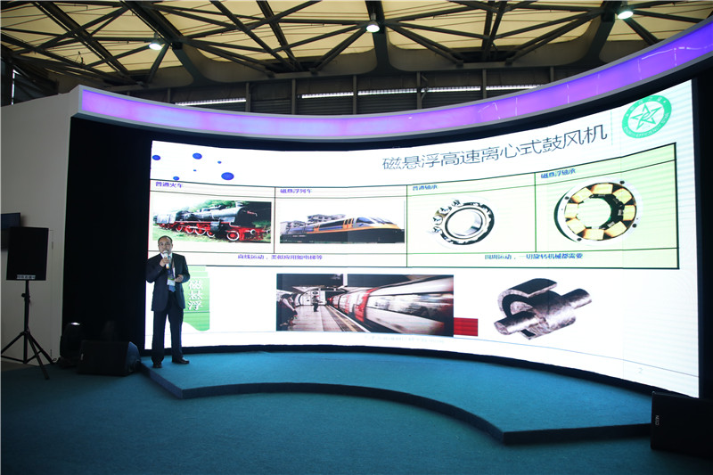 亿昇（天津）科技有限公司副总经理 胡志强介绍了磁悬浮鼓风机，并分享了重点的案例和优势。