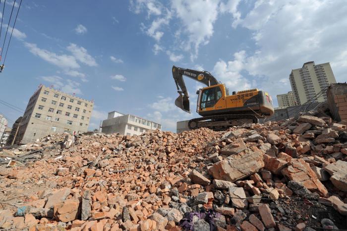 21世紀經濟報道家裡裝修的人要小心了多地將嚴罰建築垃圾違規傾倒