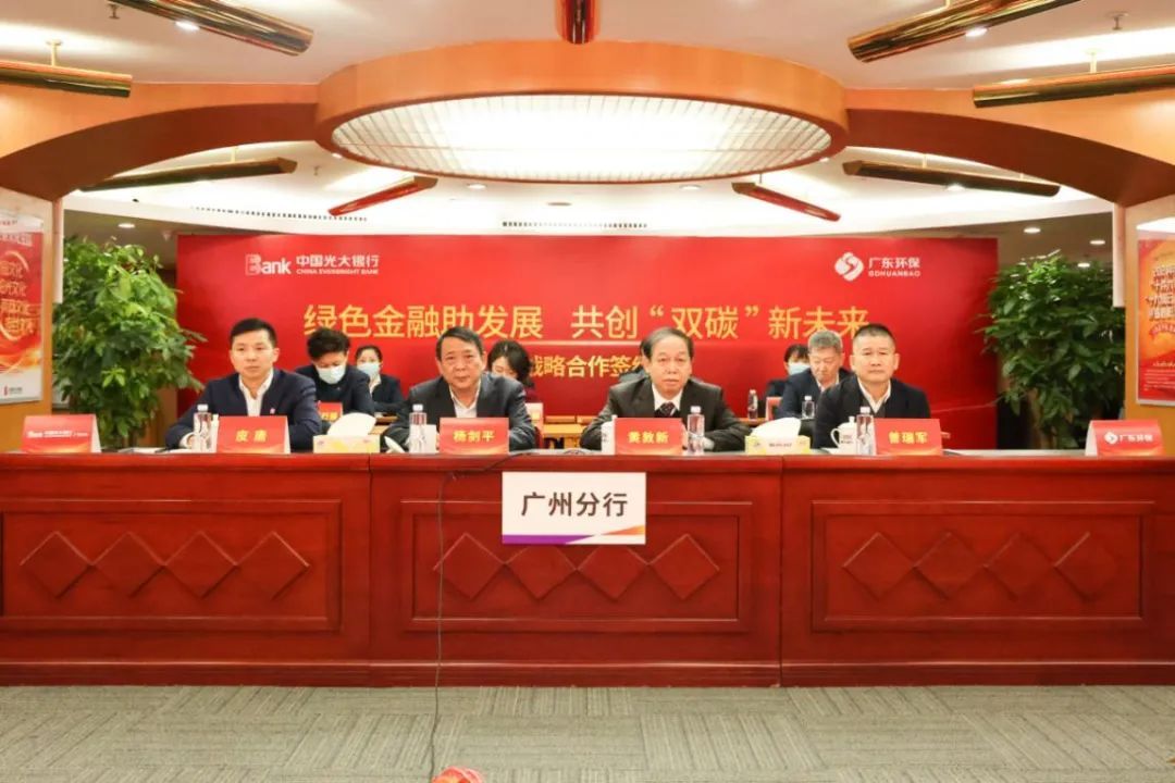 首届中国国际供应链促进博览会在北京开幕
