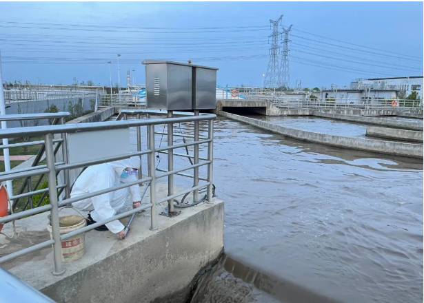 长江环保集团“战疫”日记丨污水处理厂里的“大白”