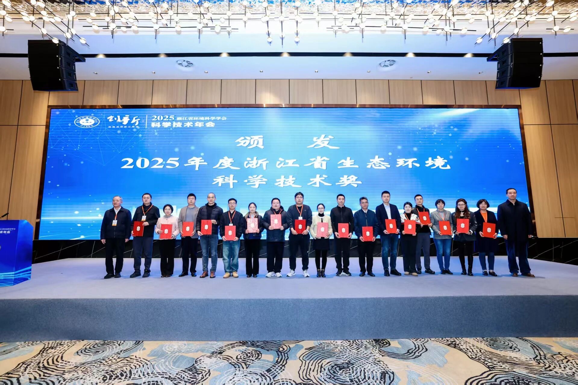 1765417452450012.jpg aa8cc502d44561dbe38609521c50807d.jpg