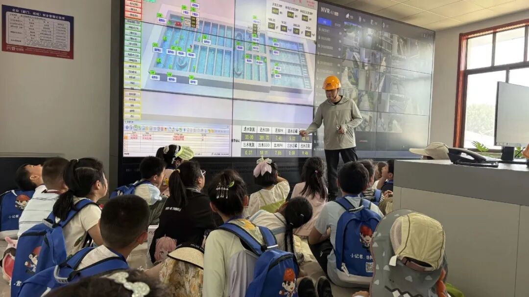 学生现场互动提问